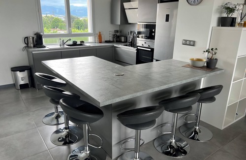 Romans-sur-Isere Apartment | Appartement Lumineux Avec vue sur la Montagne