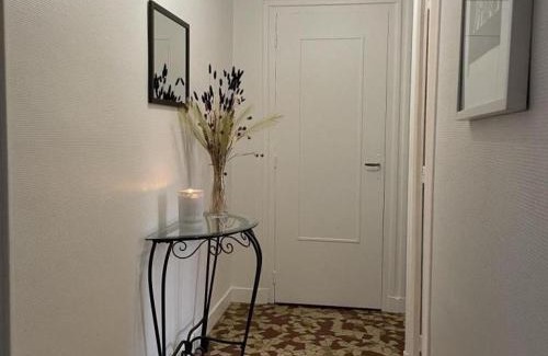 Moulins Apartment | Appartement lumineux au cœur de Moulins avec balcon, parking et équipements complets - FR-1-489-398