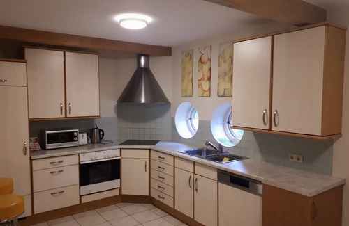 Kredenbach Apartment | Appartement mit 4 Einzelbetten in 3 Schlafzimmern