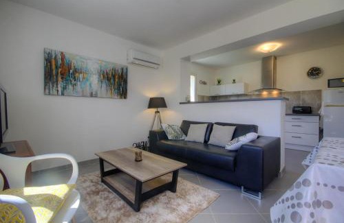Taglio-Isolaccio Apartment | Appartement moderne avec vue sur montagne à Taglio-Isolaccio