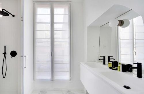 8th Arrondissement Apartment | Appartement Moderne Champs-Elysées - Saint Honoré