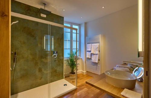 Nevers Apartment | Appartement Montagnon - Les Suites du Palais - Classé 4 étoiles, parking privé, vue cathédrale, 3 chambres, PRIMO C0NCIERGERIE