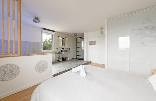 Frouzins Apartment | Appartement Premium jacuzzi terrasse climatisation