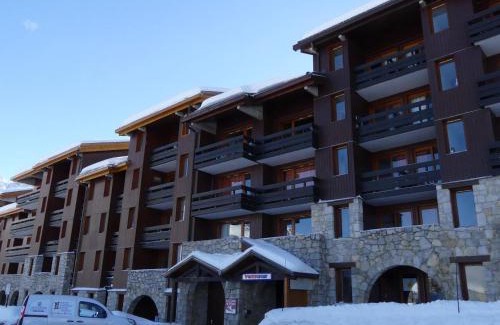 Meribel-Mottaret Apartment | Appartement rénové, skis aux pieds, proche commerces, 5 pers., Wi-Fi, non-fumeur, animaux interdits - FR-1-182-183