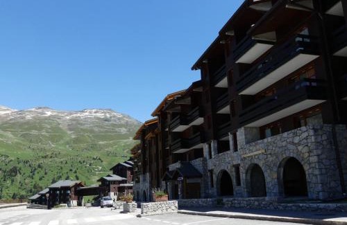 Meribel-Mottaret Apartment | Appartement rénové, skis aux pieds, proche commerces, 5 pers., Wi-Fi, non-fumeur, animaux interdits - FR-1-182-183