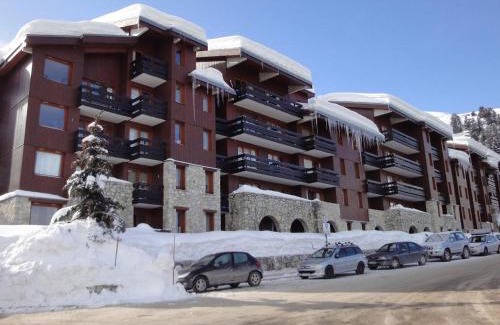 Meribel-Mottaret Apartment | Appartement rénové, skis aux pieds, proche commerces, 5 pers., Wi-Fi, non-fumeur, animaux interdits - FR-1-182-183