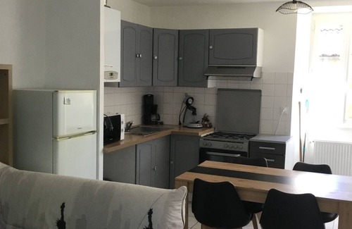 Dinan Apartment | Appartement RDC Avec Cour Commune à 5 Minutes de la Gare