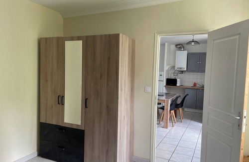 Dinan Apartment | Appartement RDC Avec Cour Commune à 5 Minutes de la Gare