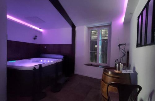 Thiers Apartment | Appartement Spa - Jacuzzi privatif - Fer Rêver 63