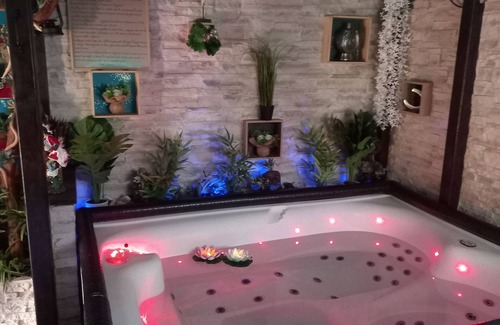 Paroisse Notre-Dame Apartment | Appartement spa L'histoire de L'ouest