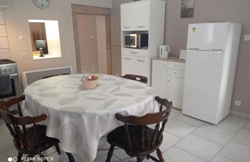 Fougerolles-Saint-Valbert Apartment | Appartement spacieux au coeur de la nature