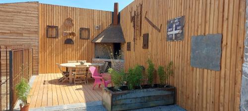 Givet Apartment | Appartement style industriel avec terrasse