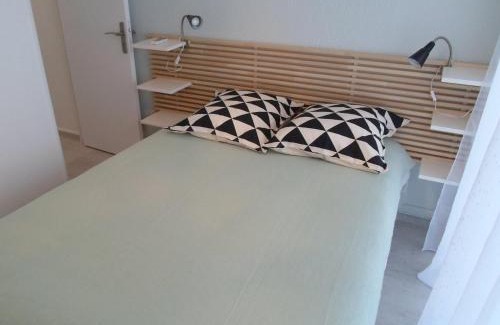 Balaruc-les-Bains Apartment | Appartement T2 avec Jardinet Privatif, Proche de l'Étang de Thau et Thermes - FR-1-503-79