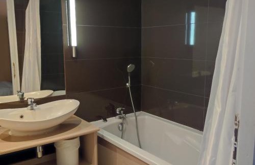 Jausiers Apartment | Appartement T3 avec terrasse et piscine à Jausiers - Résidence Château des Magnans - FR-1-165B-22