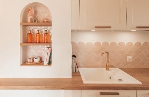 Couvet Apartment | Appartement thématique Au Creux de la rose
