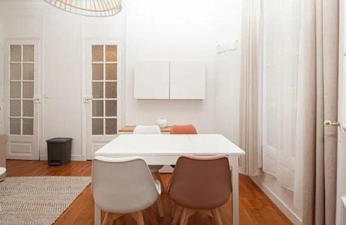 Quartier de la Plaine-de-Monceaux Apartment | Appartement Wagram Paris 17th