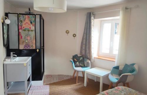 Rennes-les-Bains Apartment | Appartements vue sur rivière, Douce Reine