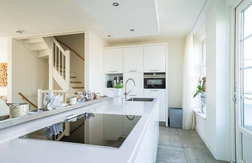 Uitdam House | Appartment with 4 bedrooms, 3 bathrooms and 2 balconies