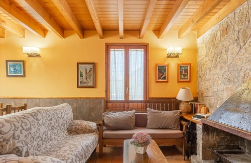 Ogassa Cottage | Appealing holiday home in Ogassa with patio