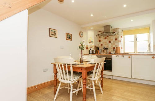 Yeoford Cottage | APPLE COTTAGE, family friendly, country holiday cottage in Crediton