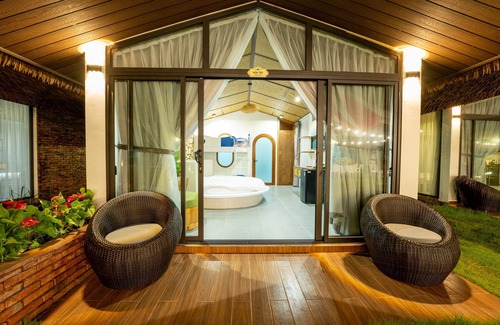 Hoa Long Hotel | Apple House & Coffee