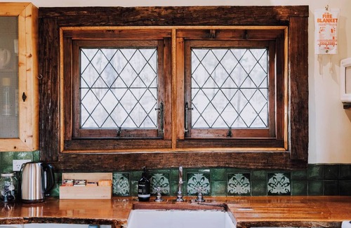 Budgee Budgee Cottage | Apple Tree Cottage An Idyllic Country Reset