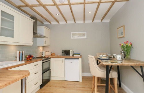 Osmington Mills Cottage | APPLE TREE COTTAGE, pet friendly, with a garden in Preston