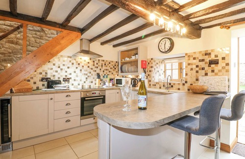 Old Somerby Cottage | APPLE TREE COTTAGE, pet friendly, with open fire in Grantham