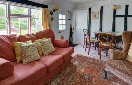 Newmarket House | Apple Tree Cottage - Two Bedroom House, Sleeps 4
