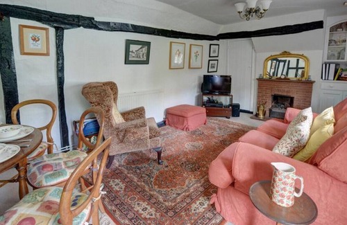Newmarket House | Apple Tree Cottage - Two Bedroom House, Sleeps 4