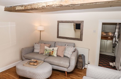 Cauldon Low House | APPLEGARTH COTTAGE, family friendly, with open fire in Ipstones
