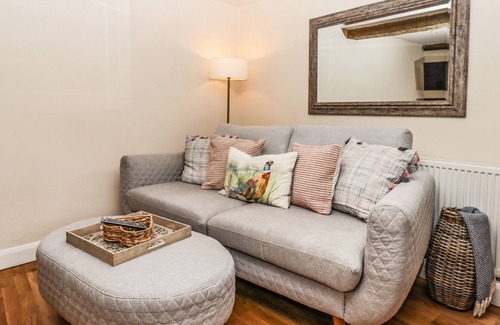 Cauldon Low House | APPLEGARTH COTTAGE, family friendly, with open fire in Ipstones
