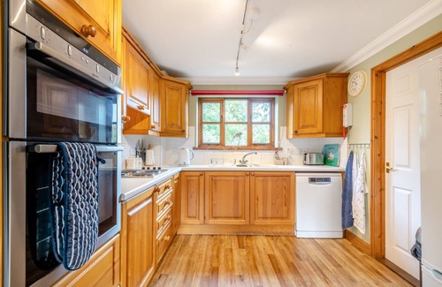 Weybourne House | Appletree Cottage - Three Bedroom House, Sleeps 6