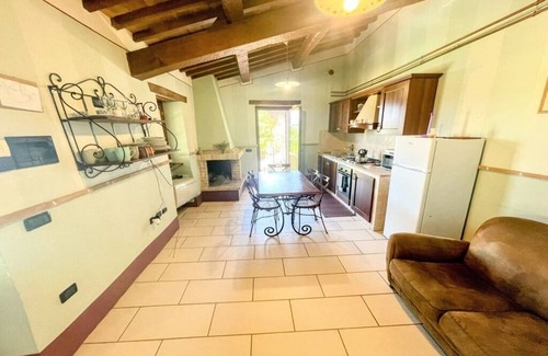 Spoleto Apartment | APT 2 : air-con/2 bedrms/1 bathrm/wIfi/car not essential/Spoleto centre 0.7 kms