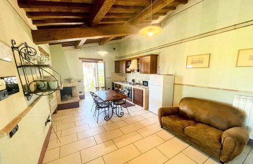 Spoleto Apartment | APT 2 : air-con/2 bedrms/1 bathrm/wIfi/car not essential/Spoleto centre 0.7 kms
