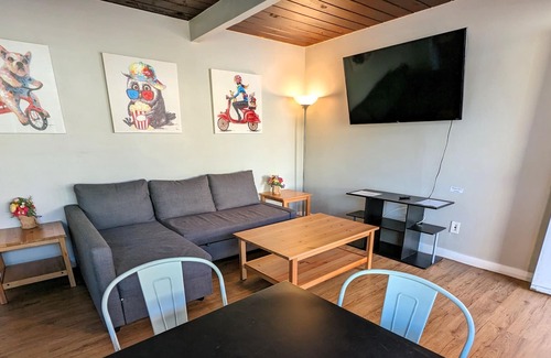 Logan Heights Apartment | Apt #3, 2 bedroom /1 bathroom, 8 min to Downtown!