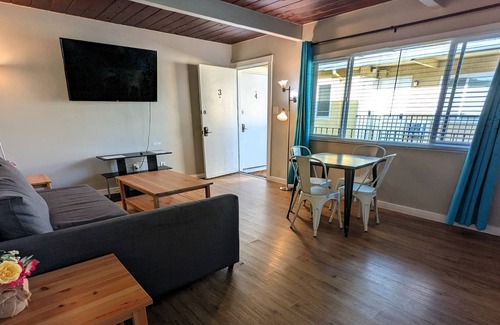 Logan Heights Apartment | Apt #3, 2 bedroom /1 bathroom, 8 min to Downtown!