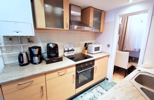 Wilmersdorf Apartment | Apt "Gasteiner" with EXTRAS - 2 bedroom box spring beds & office desk - 24h check-in