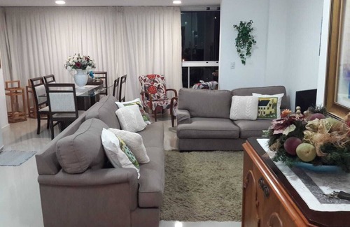 Castelo Branco Apartment | Apt in ITAPEMA, Meia Praia, 8 people, 3 garages