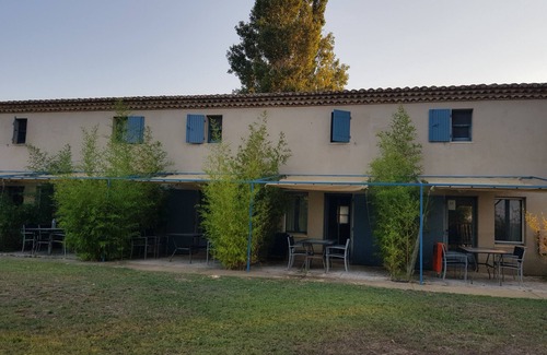 Saint-Laurent-d'Aigouze Apartment | Apt near Aigues-Mortes air-conditioned and sea with pool