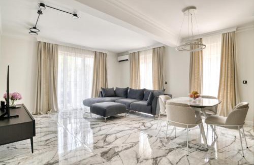 Bijeli do Apartment | Apt "Royal Oak" 2 Bedroom with Garage Parking