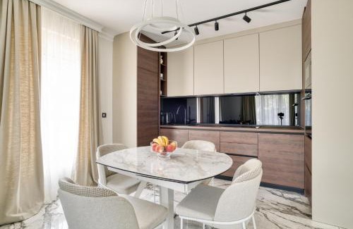 Bijeli do Apartment | Apt "Royal Oak" 2 Bedroom with Garage Parking