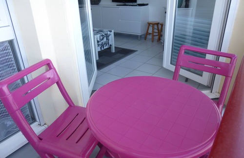 Perros-Guirec Apartment | Apt sea view and direct access to the beach, Internet access, 4 people