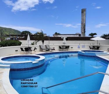 Praia da Enseada Apartment | Apto com ar-cond e piscina a 100 m praia da Enseada