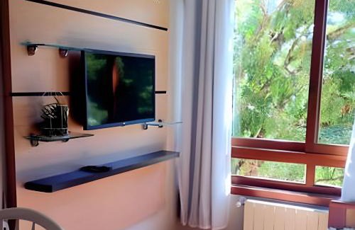 Bairro Lago Negro House | Apto Gramado a pé! Ar cond, Tv Smart, Wi-fi, Vaga!