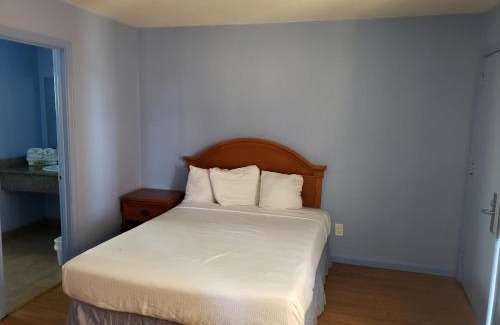 Beach Hill - Beach Flats Hotel | Aqua Breeze Inn