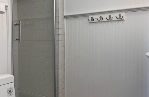 Aquebogue Hotel | Aqua by American Beech - Deluxe King