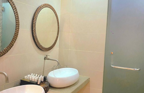 Lobo Hotel | Aqua Frontier Hotel and Restaurant