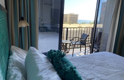 Ala Moana Hotel | Aqua Palms Waikiki FREE PARKING, Across Hilton Village
