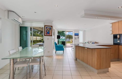 Tugun Apartment | Aqua Solai 2 - Absolute Beachfront Tugun - Min. 3 night stays!
